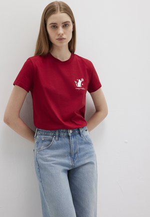 FASHION CAT  - Print T-shirt - red dahlia