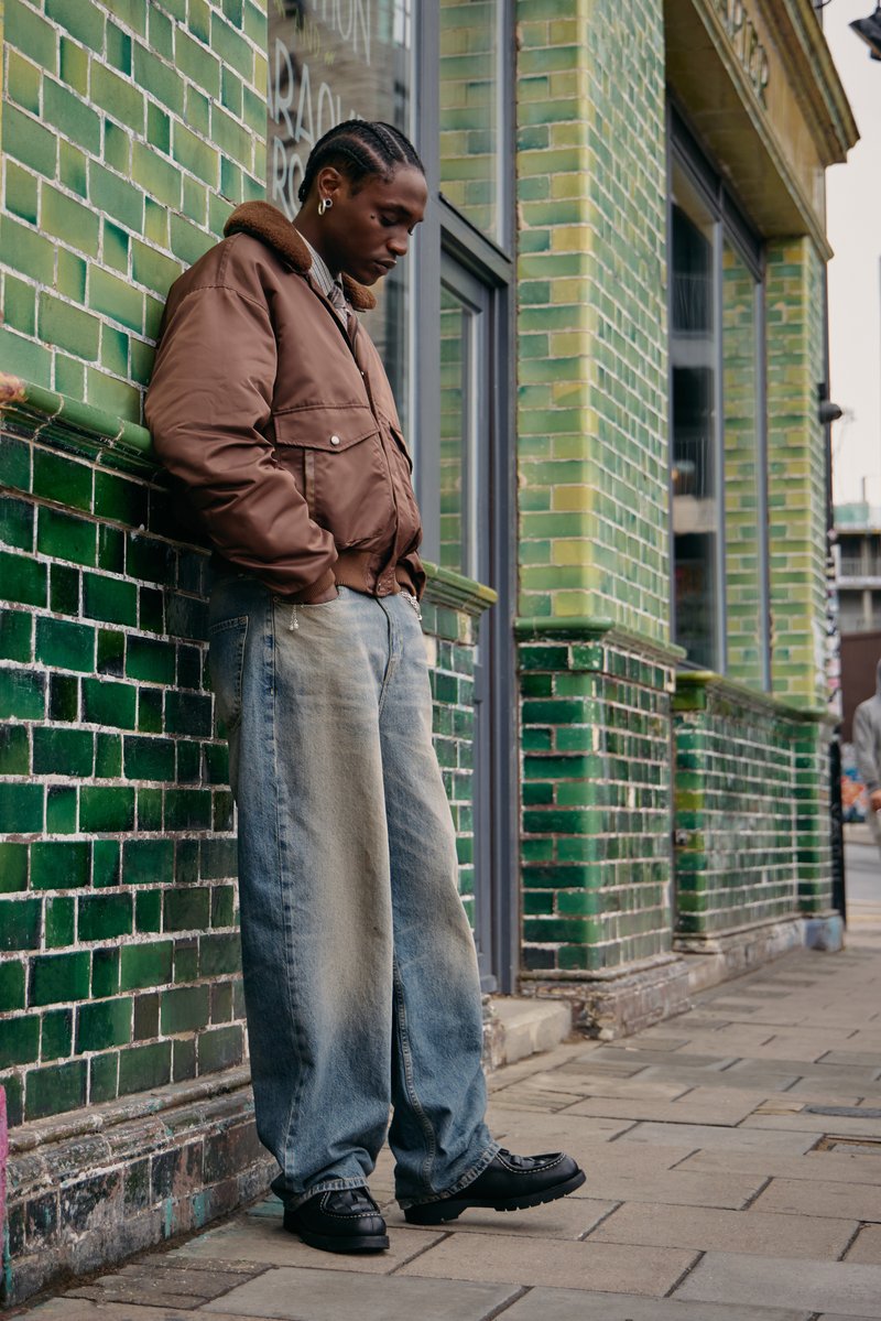 BDG Urban Outfitters Bomberjacks bruin