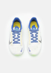 Nike Performance W NIKE SUPERREP GO 3 FLYKNIT - Sapatilha de treino - sail/black/medium blue/ghost green/tour yellow/white