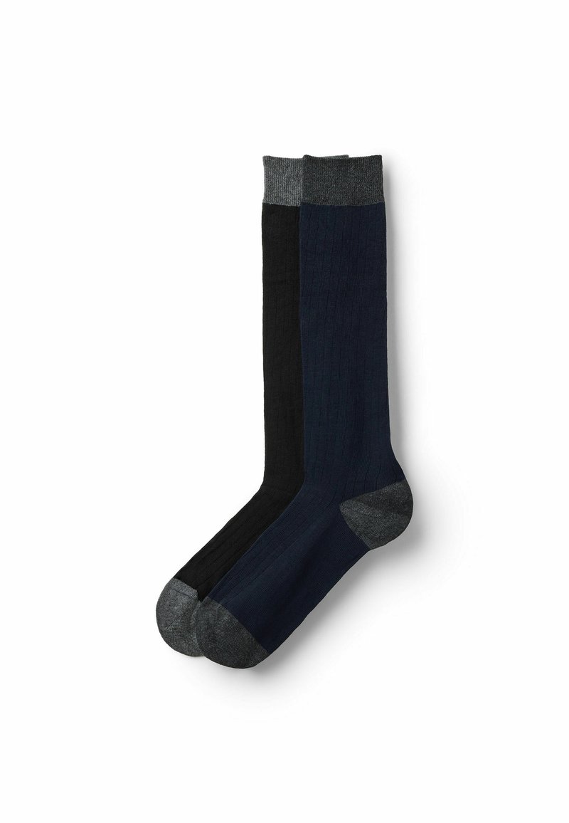 Bawełniane skarpetki w czarnym i ciemnoniebieskim kolorze, z prążkowaną strukturą, z szarymi akcentami na mankietach oraz wzmocnioną piętą i palcami.