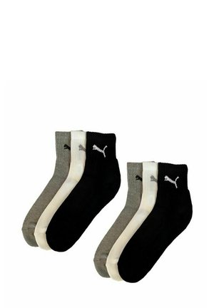 Zwei Paar knöchellange Socken in Schwarz und Grau, aus Baumwolle, mit gerippter Textur und einem weißen Puma-Logo auf jeder Socke.