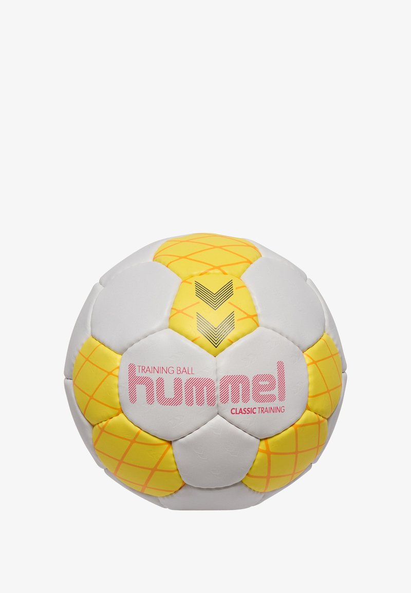 Vit och gul träningsboll med hexagonala paneler, med ett rutmönster, svart chevron-design och rosa logotyptext.