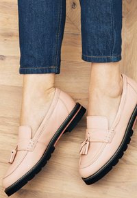 Next FOREVER COMFORTÂ TASSEL LOAFERS - Scarpe senza lacci - nude