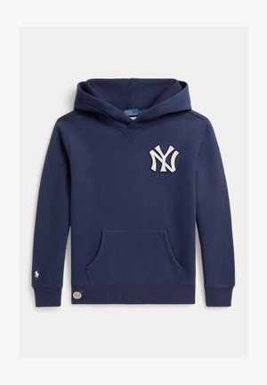 Laivastonsininen hupullinen collegepaita kengurutaskulla, valkoinen "NY"-logo rinnassa ja pieni Polo Ralph Lauren -embleemi vasemman hihansuun reunassa.
