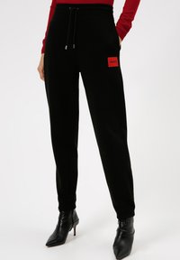 HUGO - DACHIBI REDLABEL - Tracksuit bottoms - black Thumbnail Image 1