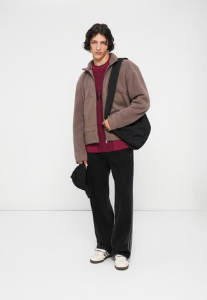 Pořadí 2: adidas Originals - Fleecová bunda