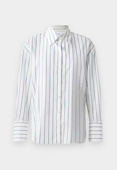 Camicia bianca a maniche lunghe con sottili righe verticali blu, chiusura con bottoni sul davanti e colletto classico. Tessuto di cotone morbido, vestibilità rilassata.