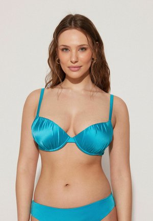 - Góra od bikini