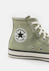 Converse CHUCK TAYLOR ALL STAR UNISEX - Sapatilhas de cano alto - light field surplus/egret/black