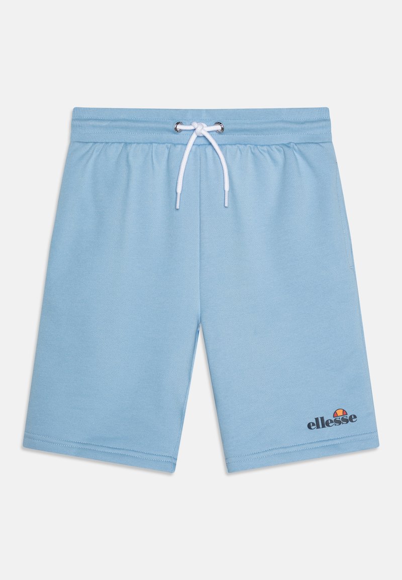 Shorts en coton bleu clair avec une taille élastique, fermeture à cordon de serrage, et un logo brodé en bas à gauche. Texture lisse, longueur au genou.