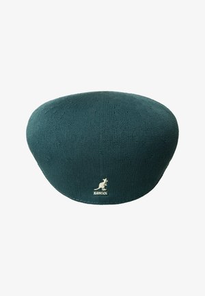 Berretto stile basco Kangol lavorato a maglia verde scuro con un piccolo logo bianco del canguro al centro sul retro.