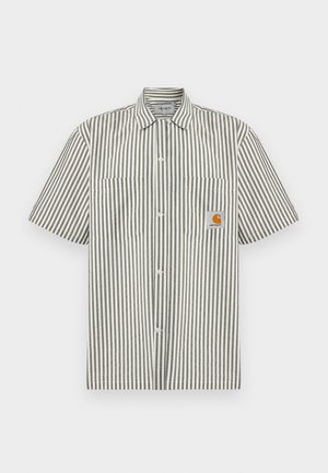 Ριγέ πουκάμισο με κοντά μανίκια σε γκρι και λευκό, με δύο τσέπες στο στήθος και ορθογώνιο μπαλώμα λογότυπου σε πορτοκαλί. Σχεδιασμός με κουμπιά μπροστά.