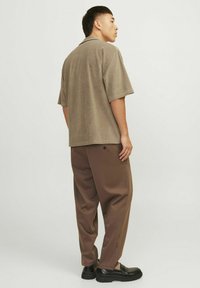 Jack & Jones PREMIUM EINFARBIG - Camicia - timber wolf