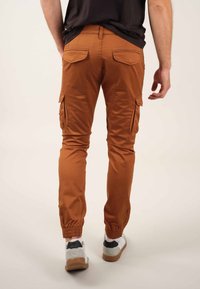 DEELUXE GARDEN - Cargohose - Chestnut
