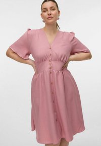 Vero Moda Curve VMCMELANEY MIDI - Košilové šaty - nostalgia rose