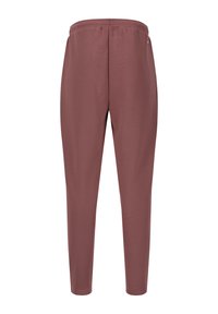 Bordeauxkleurige sportbroek van gladde stof met een elastische tailleband en taps toelopende benen, zonder zichtbare zakken of versieringen.