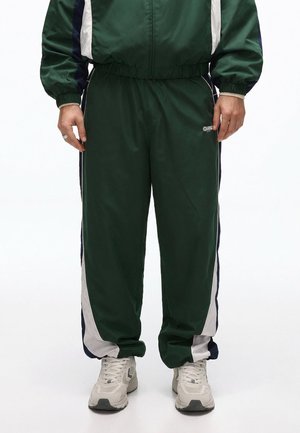 Bershka SUPER BAGGY TECHNICAL SPORTS - Træningsbukser - olive