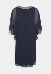 Robe bleu marine jusqu'aux genoux avec manches cape transparentes et détail de décolleté en paillettes argentées, vue de dos.