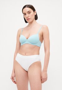 Puma WOMEN SOFT PADDED BRA - Grudnjaci za nošenje ispod majice kratkih rukava - mint