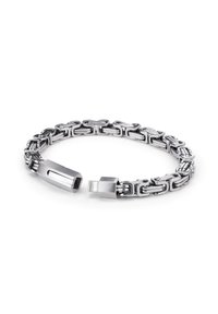 Bracelet en métal argenté avec des maillons rectangulaires entrelacés, un fermoir plat et une finition lisse avec une texture polie.