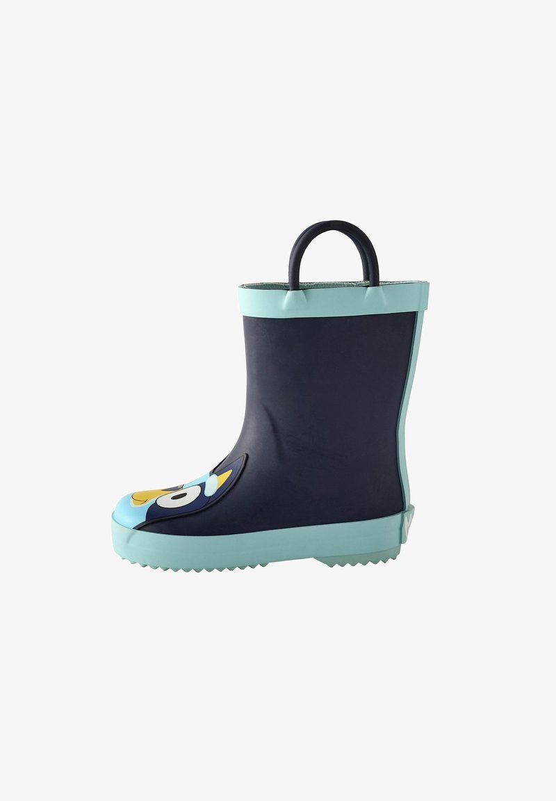 Botte de pluie bleu marine pour enfant avec une bordure et une semelle bleu clair, avec un visage de pingouin dessin animé sur l’orteil et une poignée en boucle sur le dessus.