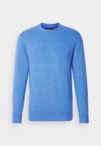 Pull bleu clair à manches longues, col rond, avec poignets, encolure et ourlet côtelés, présenté sur un fond blanc uni.
