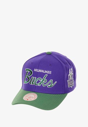 Mitchell & Ness MILWAUKEE BUCKS NBA TEAM SCRIPT VERSTELLBARE GEBOGENE SNAPBACK - Cap - lila