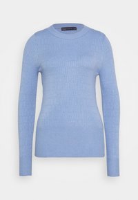 Hellblauer gestrickter Pullover mit langen Ärmeln, verfügt über eine gerippte Textur und einen runden Ausschnitt. Glatte Oberfläche und durchgehend figurbetontes Design.