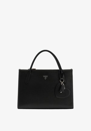 Sac à main Guess en cuir noir avec double anses, plaque triangulaire du logo et pendentif porte-clés en forme de cœur sur fond blanc.