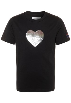 Sort kortærmet børnet-shirt med stort sølv paliet hjerte design på brystet og lille mærkepatch på venstre ærme.
