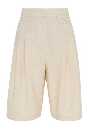 Short beige mi-genou avec une taille haute, des plis subtils et une petite poche avant sur le côté droit.