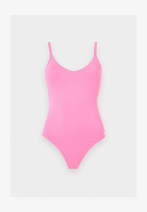 Jasně růžové jednodílné plavky s tenkými ramínky a jemným bílým logem u kyčle na jednoduchém světlém pozadí.