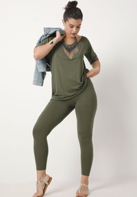 Jean Marc Philippe DENTELLE LARGE ENCOLURE - T-shirt print - vert   kaki