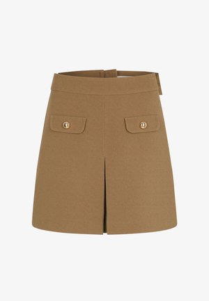 Falda mini ajustada marrón con una silueta recta, dos bolsillos frontales, detalles de botones dorados y una abertura delantera. Tejido suave y texturizado.