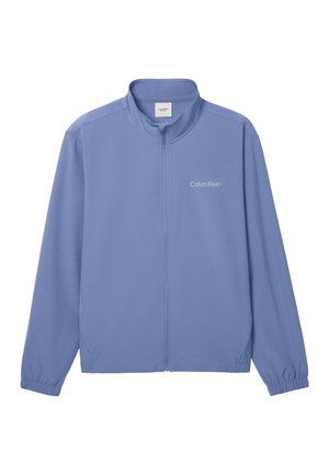 Hellblauer Reißverschlussjacke mit langen Ärmeln, elastischen Bündchen, Stehkragen und „Calvin Klein“-Logo auf der linken Brust.