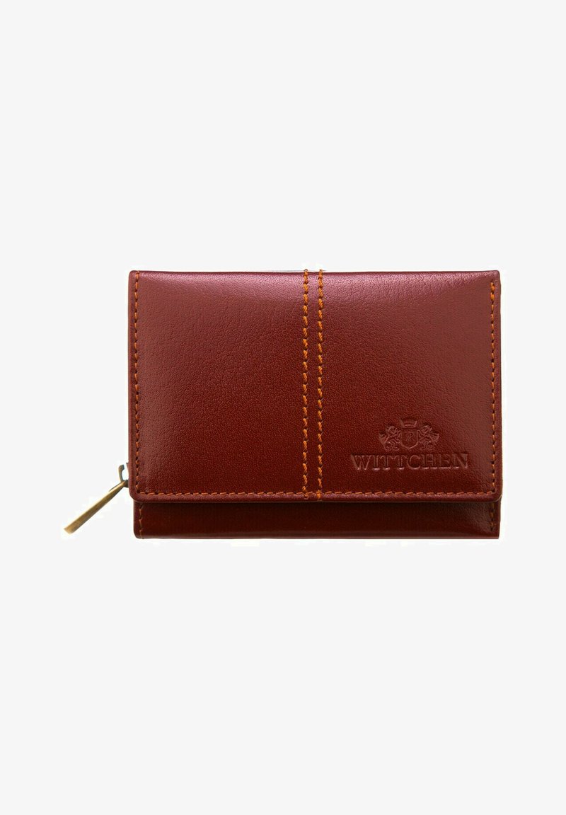 Brązowy skórzany portfel o gładkiej fakturze, z pomarańczowym przeszyciem i zamkniętą na zamek kieszenią. Ozdobiony logiem "Wittchen".