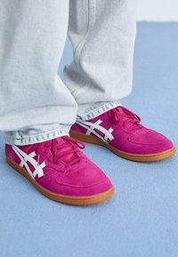 SKYHAND OG UNISEX - Sneaker low - dried berry/pale mint
