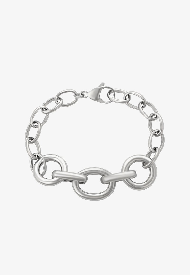 Sudraba ķēdes aproce ar maiņām lieliem ovāliem un apaļiem savienojumiem, kā arī ar omāra knaibu aizdari, izlikta uz baltā fona.