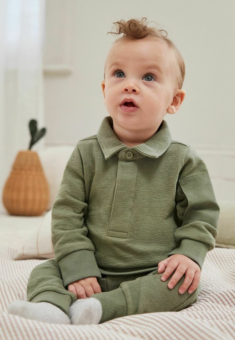 Next SET. - REGULAR FIT - Treningo apatinė dalis - khaki green