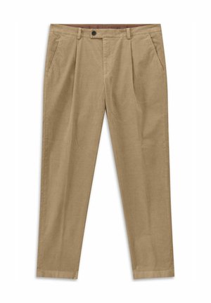 Beige Herrenhose mit Bundfalten, Seitentaschen, Gürtelschlaufen und Knopfverschluss vor weißem Hintergrund.