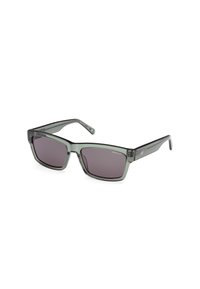 Ochelari de soare rectangulare cu ramă transparentă de culoare gri închis și lentile violet cu gradient. Accentuați cu branding subtil pe brațe.