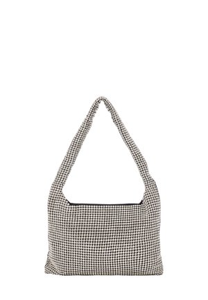 Borsa a spalla a motivi bianco e nero con un design morbido, caratterizzata da un tessuto testurizzato e una fascia larga e flessibile.