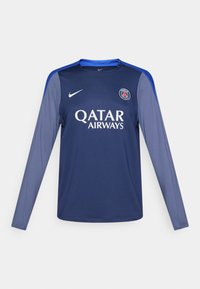 Mørkeblå langermet trøye med blå detaljer, Nike-logo på brystet, og 'QATAR AIRWAYS' i hvite bokstaver. Glatt stoff, atletisk passform.