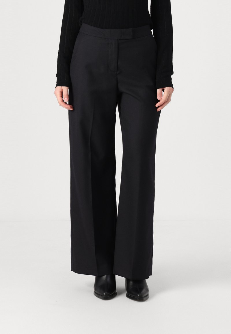 GANT STRAIGHT PANTS - Nadrágok - black