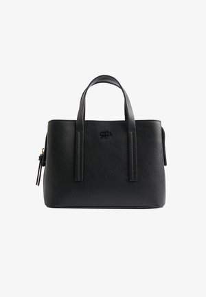 Czarna skórzana torba typu tote z teksturowaną powierzchnią, dwiema płaskimi rączkami, zamknięciem na zamek błyskawiczny u góry oraz małym detalem w postaci frędzla z boku.