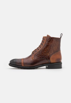 Lace-up ankle boots - brown