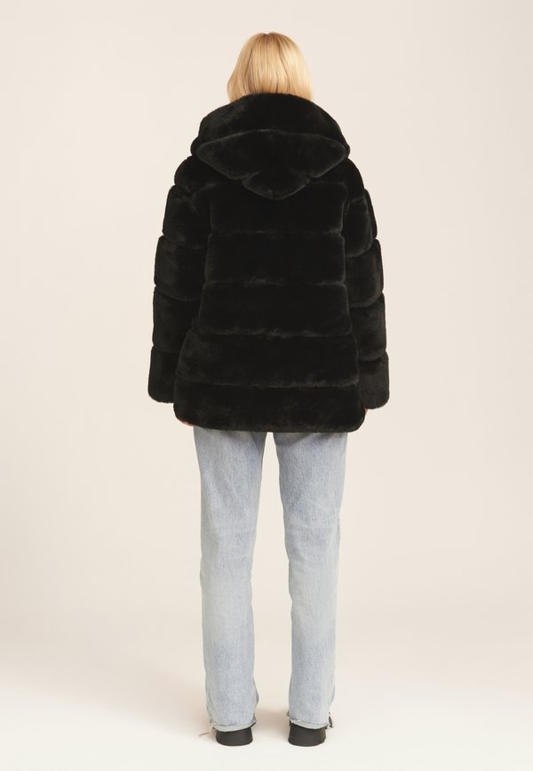 HORIZONTAL - Winter coat4