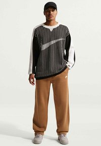 Ej vald, ale brown/ale brown/white