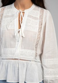 AN'GE SYNDIOU - Blouse - blanc