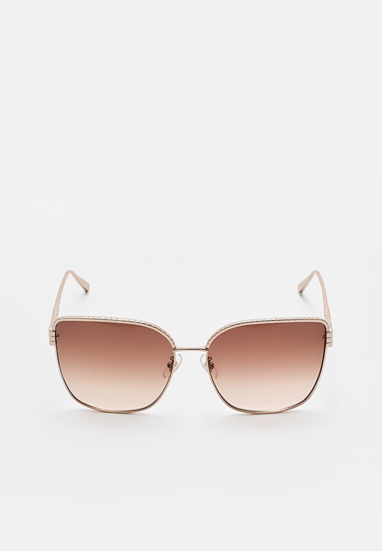 Zonnebril met een vierkante vorm, roségouden metalen frame, verloopbruin glazen en ingewikkelde details langs de bovenrand.
